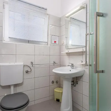 Apartment Beautiful In With Wifi Pinezici (Krk)