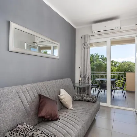 Beautiful In With Wifi Apartment Pinezici (Krk)